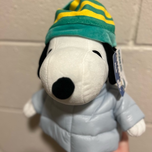 PUFFER JACKET SNOOPY 2023 Peanuts CVS Christmas Holiday Plush As Seen On TikTok - Picture 7 of 7